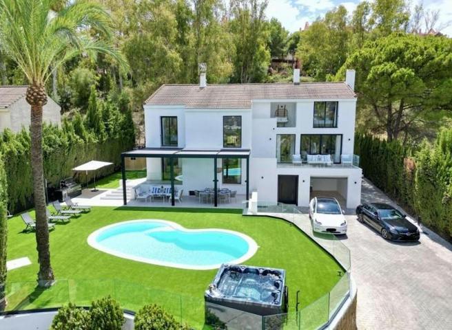 Chalet en alquiler en Marbella, Nueva Andalucia photo 0