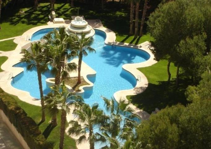 Apartamento en venta en Orihuela Costa, Campoamor photo 0