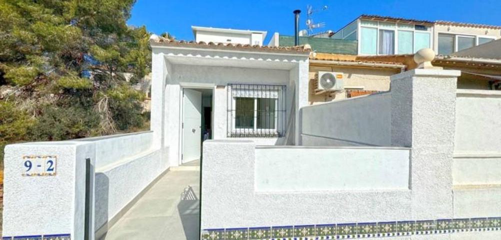 Chalet en venta en Orihuela Costa photo 0