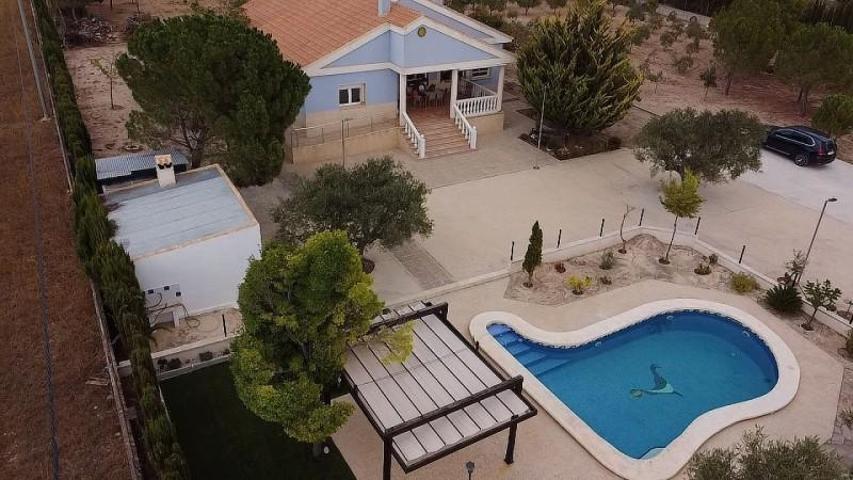 Chalet en venta en Yecla photo 0