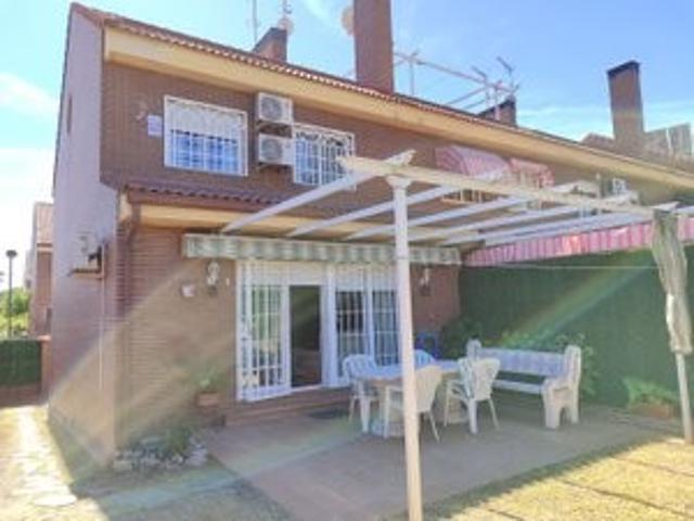 Adosado en Venta en Getafe, Madrid photo 0