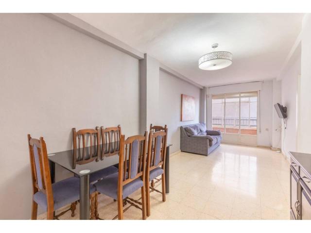 ¿Busca una vivienda en Granada capital en una extraordinaria ubicación? Excelente piso de tres dormitorios en la tranqu photo 0