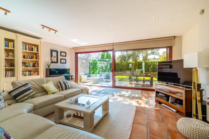 CHALET ADOSADO EN VALDEPASTORES photo 0