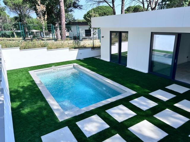 Chalet nuevo en Llagostera: 4 hab., piscina privada, garaje y gran jardín photo 0