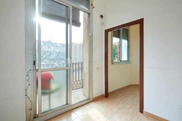 Coqueto piso para actualizar en Raval. photo 0