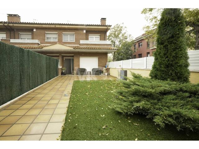 Casa en venta en Manlleu photo 0