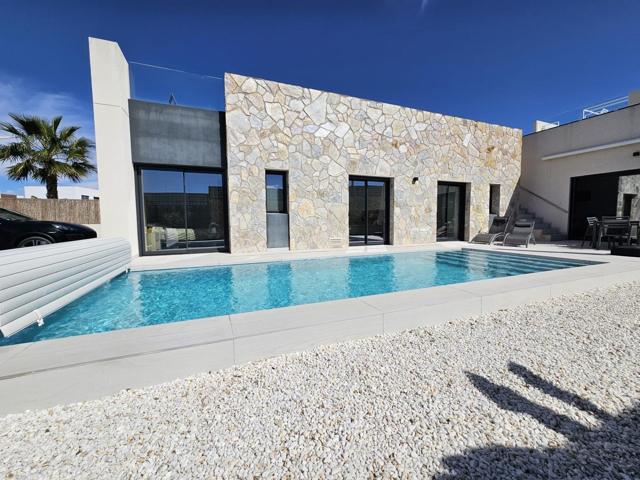 VILLA DE LUJO CON 3 DORM. 2 BAÑOS, PISCINA! AL LADO DE CAMPO DE GOLF LA FINCA! photo 0