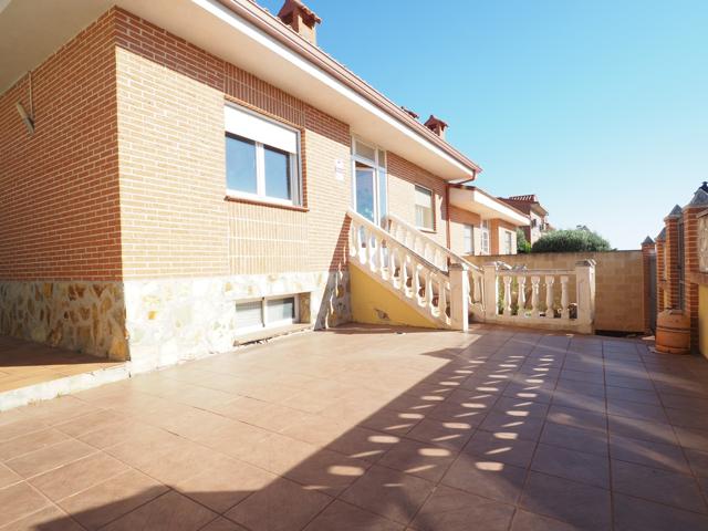 Unifamiliar Separadas En venta en Santa Agueda, Villanueva De La Torre photo 0