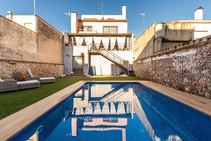 GRAN CASA CON JARDIN Y PISCINA EN CASTELLAR DEL VALLES photo 0