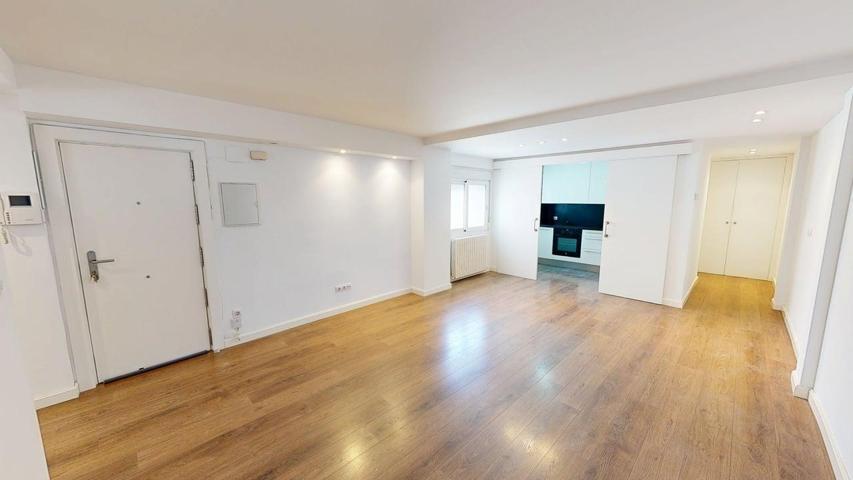 PISO REFORMADO CON PLAZA DE GARAJE. Dos dormitorios, salón, cocina y baño. photo 0
