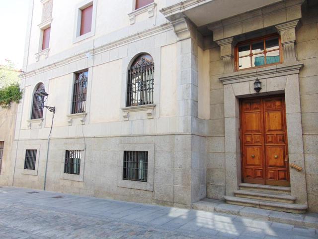 Dentro del casco historico vivienda con plaza garaje para entrar a vivir photo 0