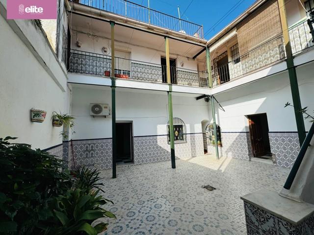OPORTUNIDAD DE INVERSION FANTASTICA CASA EN EL CENTRO DE JEREZ CON APARTAMENTOS photo 0