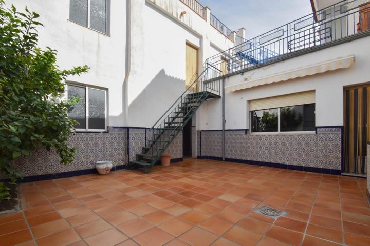 SEÑORIAL CASA EN PLENO CENTRO – AMPLITUD, LUZ Y PRIVACIDAD photo 0