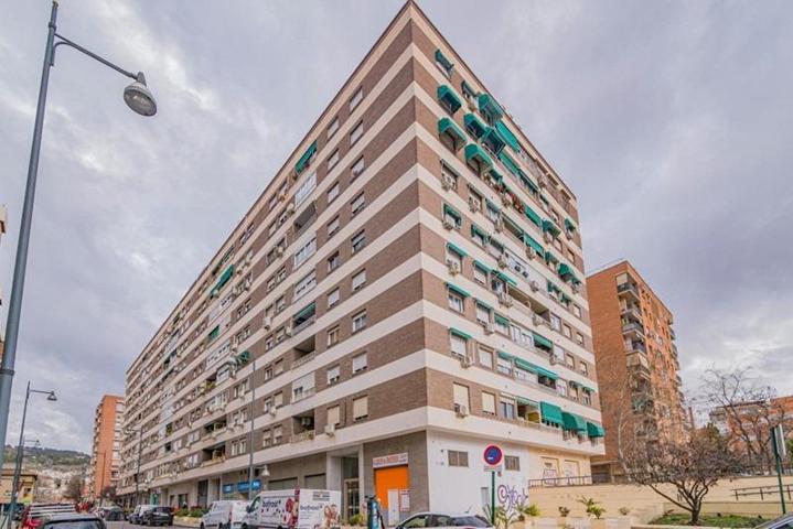 PISO CON TERRAZA Y COCHERA EN EL CENTRO DE GRANADA! photo 0