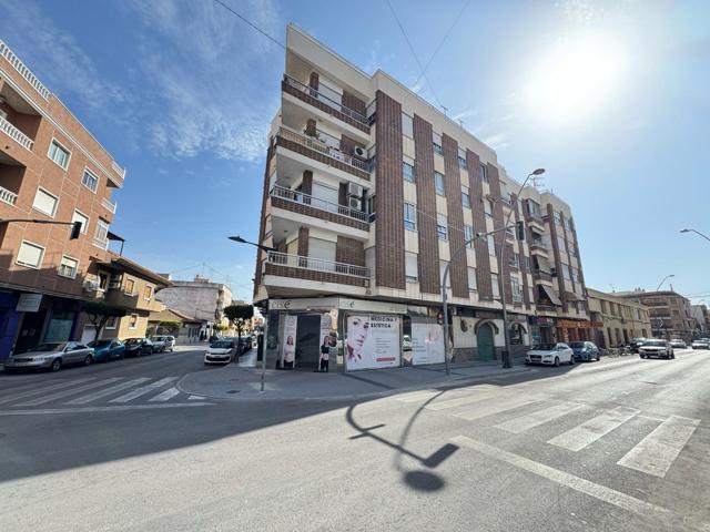 Oportunidad bancaria en venta – 4 habitaciones, 2 baños, con ascensor, para reformar photo 0