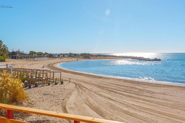 ESPECTACULAR APARTAMENTO EN PRIMERA LINEA DE PLAYA DEL CRISTO, Estepona. photo 0