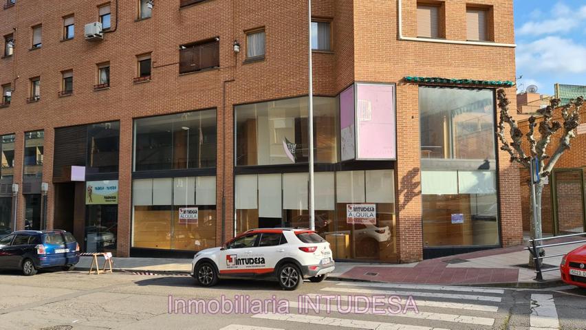 Local en alquiler en Tudela de 300 m2 photo 0