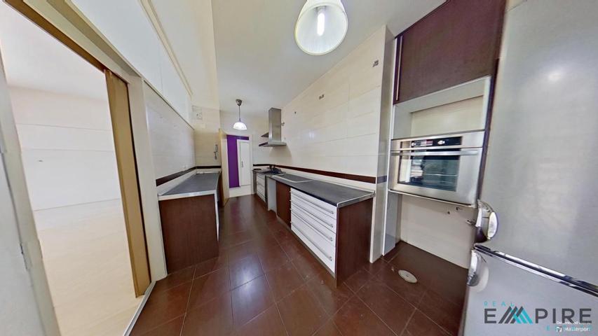Piso en venta en Parla de 132 m2 photo 0