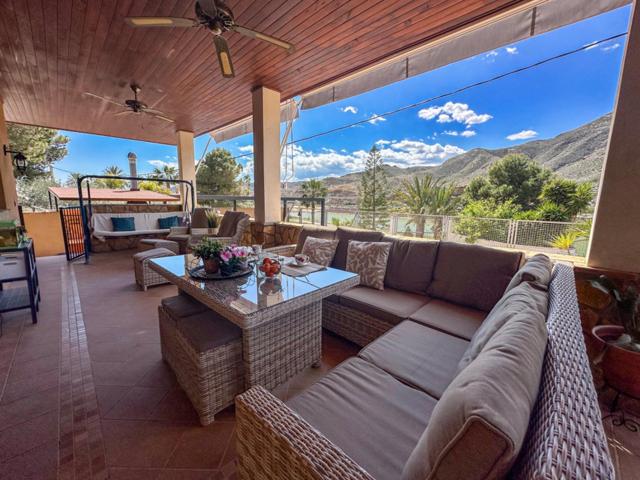 Impresionante Chalet con piscina y 4 Dormitorios photo 0