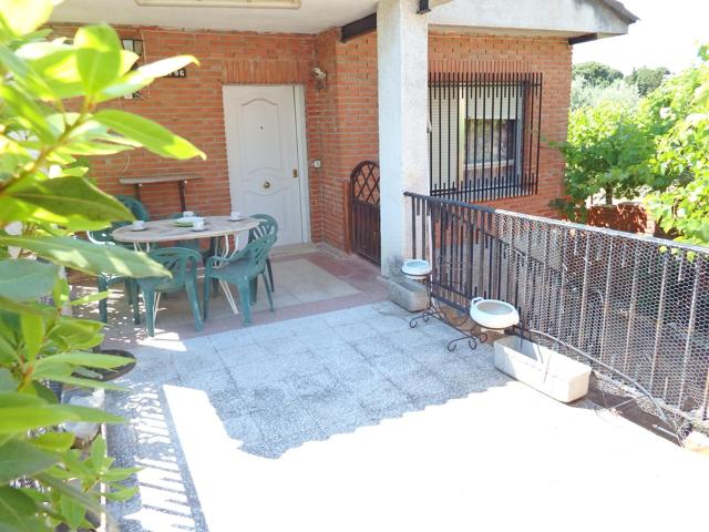 Chalet con Parcela de 1000 m² en Calalberche para Reformar – ¡Gran Potencial! photo 0
