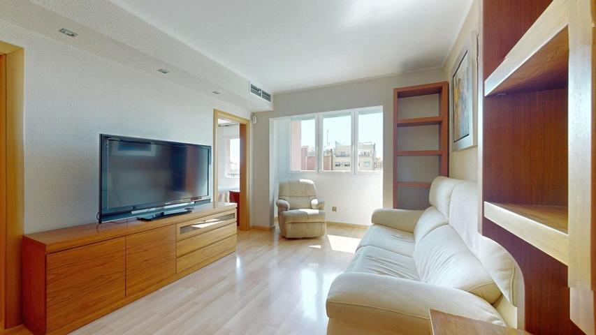 PISO ALTO EN VENTA EN CONSELL DE CENT photo 0