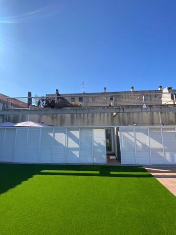 Amplia Casa Pareada de 4 Habitaciones con Piscina Comunitaria en Sant Cugat Sesgarrigues photo 0