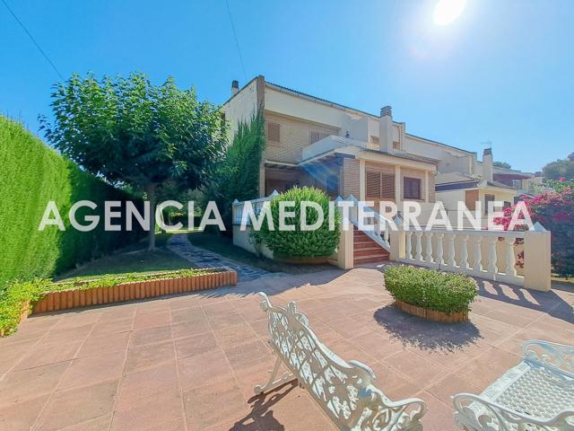 🏡 ¡Adosado esquinero en El Plantío! 🌿 photo 0
