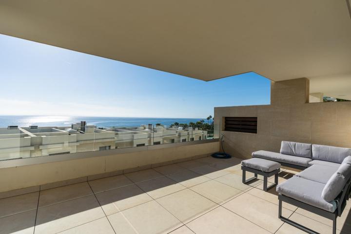 Apartamento de lujo para alquilar en Estepona con acceso directo a la playa photo 0
