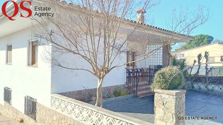 Casa con jardín en urbanización Aigues Bones, Caldes de Malavella photo 0