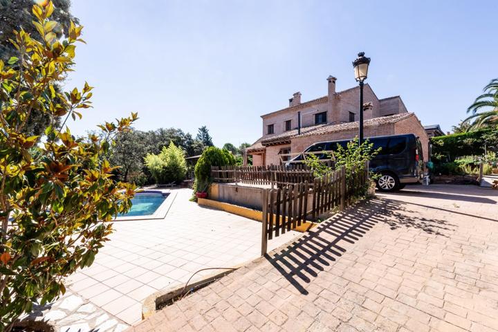 Casa En venta en Calle Júcar, El Bosque, Villaviciosa De Odón photo 0