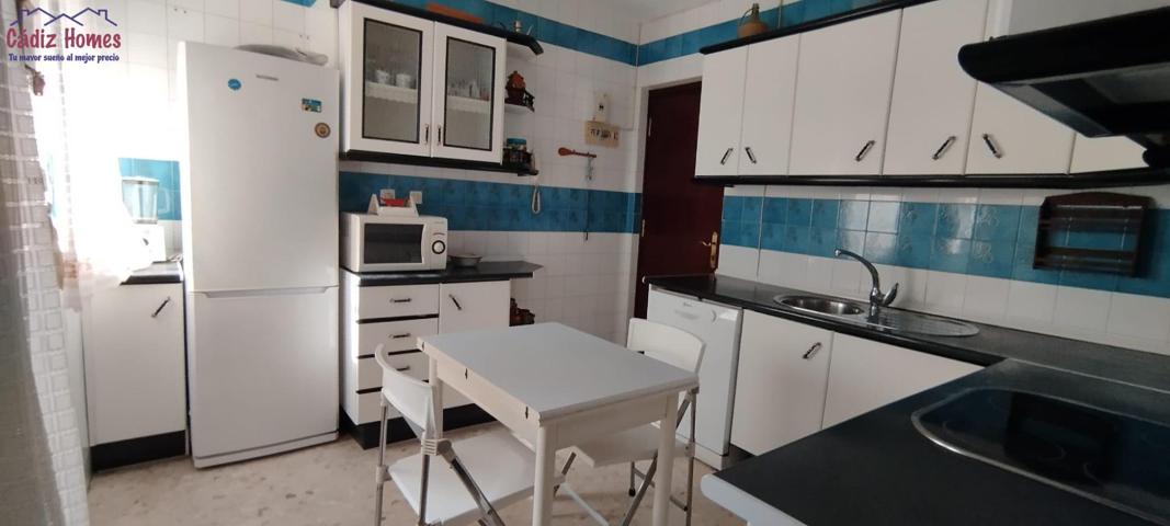 AMPLIA VIVIENDA CON GARAJE INCLUIDO.-ZONA VARELA photo 0