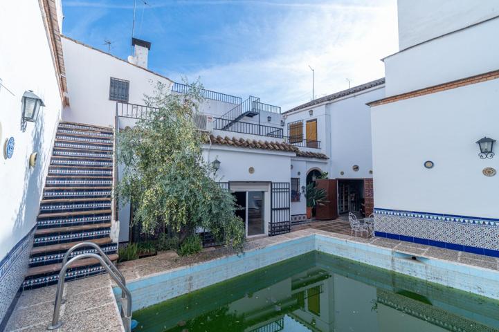 UNA CASA CON PISCINA JUNTO AL PALACIO DE VIANA photo 0