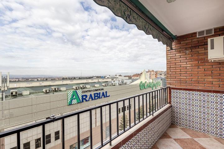Estupendo piso en Calle Arabial, junto Hipercor. photo 0