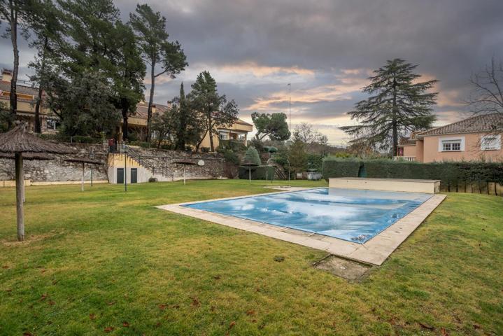 ^**^PRECIOSO CHALET PARA REFORMAR EN EXCLUSIVA URBANIZACIÓN ^**^ Si buscas un lienzo en blanco para photo 0