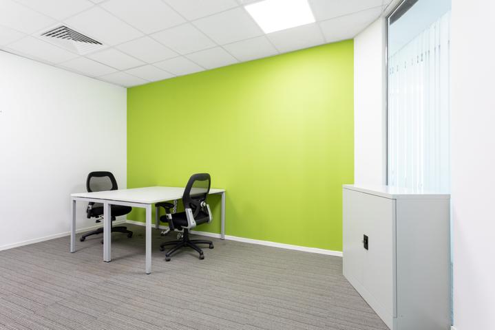 Encuentre un espacio de oficinas en La Moraleja para 2 personas con todo lo que necesite photo 0