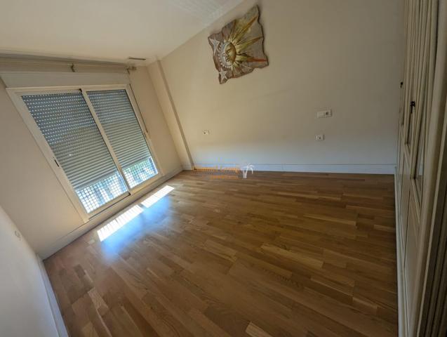 SE VENDE PISO ZONA CORTE INGLES photo 0