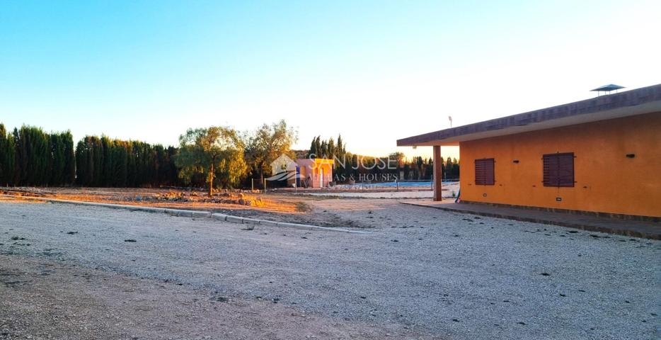SE VENDE CHALET DE UNA SOLA PLANTA EN JUMILLA (MURCIA) photo 0