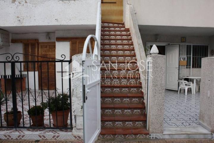 Inmobiliaria San Jose Villas and Houses vende piso en Torrevieja photo 0