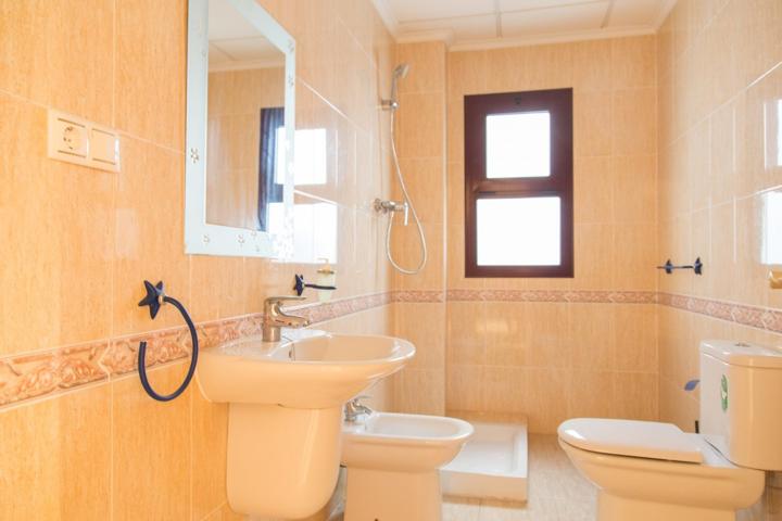 Piso de 3 dormitorios a pocos metros de la Puerta de Purchena photo 0