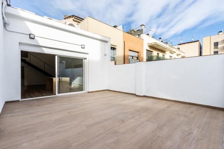 CASA TOTALMENTE REFORMADA CON TERRAZA DE 50 M² EN LA CREU ALTA photo 0