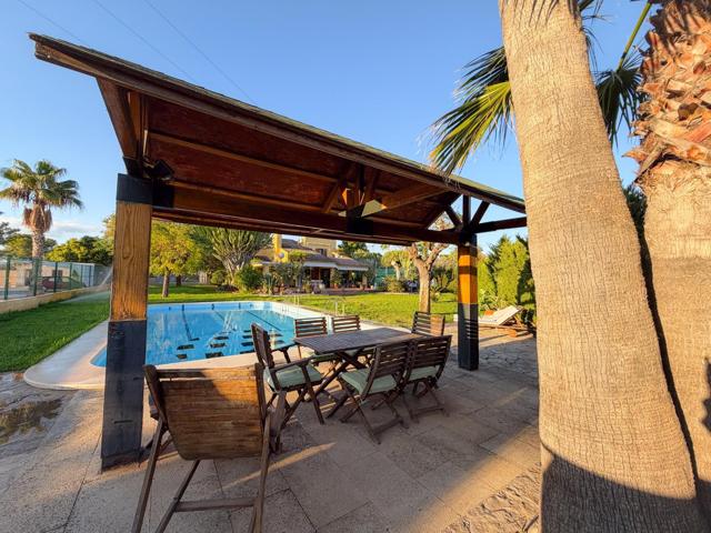 ENCANTADOR CHALET ESQUINA EN ZONA PRIVILEGIADA DE PERLETA LISTO PARA ENTRAR A VIVIR photo 0