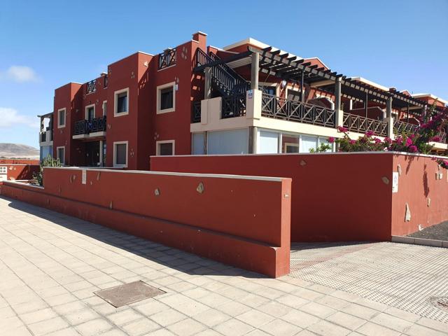 Piso en venta en El Cotillo photo 0