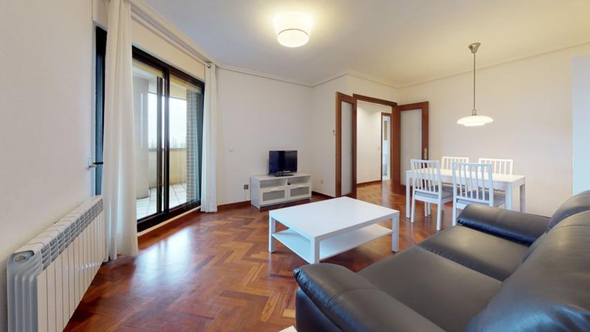 Apartamento de dos habitaciones con terraza en el salón. photo 0