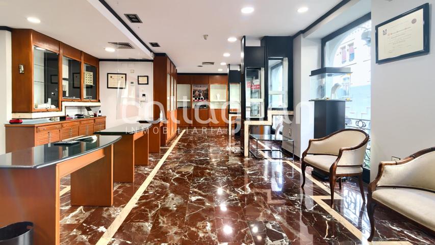 Exclusivo piso de 381 m² en edificio señorial protegido en pleno centro de Valencia photo 0