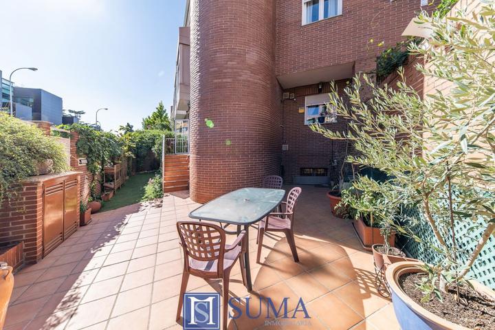 Unifamiliar Pareada En venta en Calle De Las Petunias, Hortaleza, Madrid photo 0