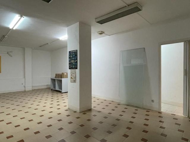 Local comercial de alquiler en Banyoles  photo 0