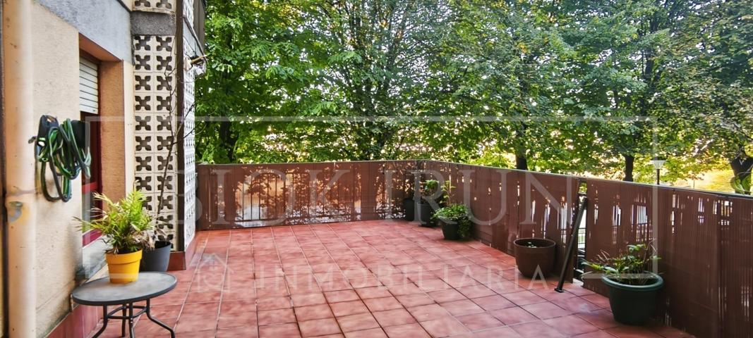 INTERESANTE PISO CON TERRAZA A REFORMAR photo 0