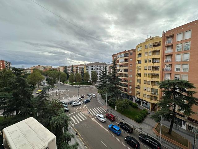 Tu Nuevo Hogar en el Corazón de Badajoz: Espacio, Luz y Comodidad photo 0