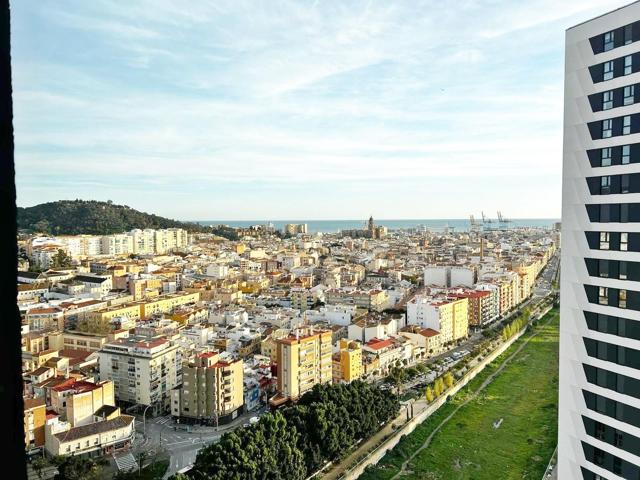 Exclusivo piso en las torres de Martiricos con piscina, gimnasio y vistas al mar. photo 0