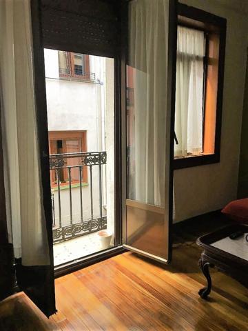 Se Vende Piso de 2 Dormitorios para entrar a vivir, en zona Casco Viejo photo 0